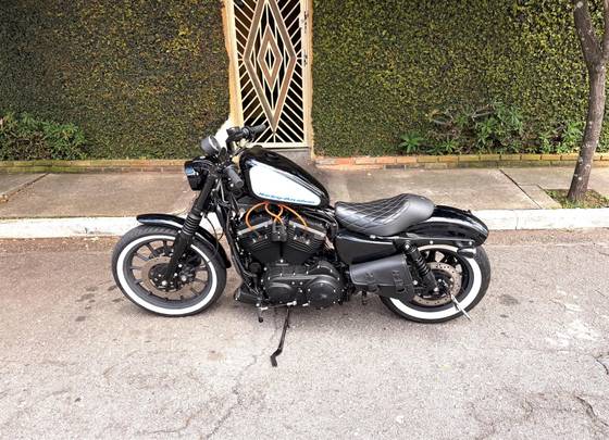 HARLEY-DAVIDSON SPORTSTER XL 883 R 